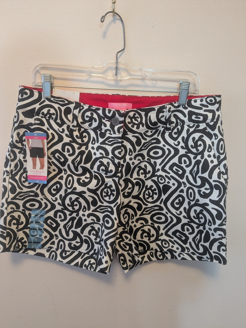 Isaac Mizrahi Black & White Patterned Shorts with Pink Waistband